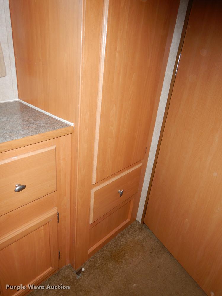 image for item J5632 2009 Luxury FW camper