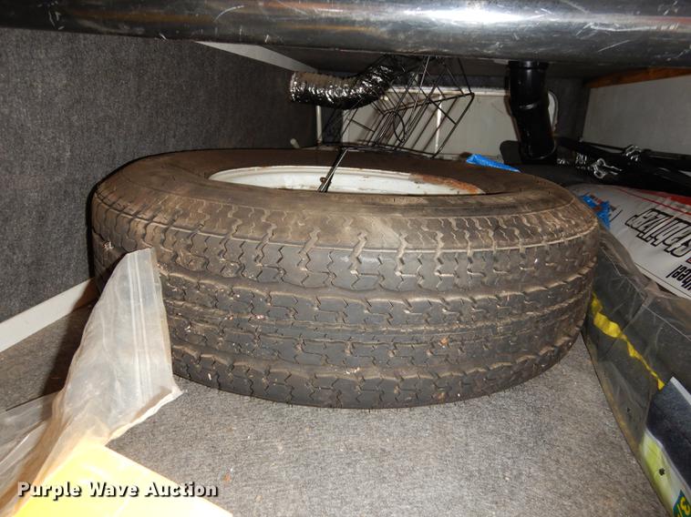 image for item J5632 2009 Luxury FW camper