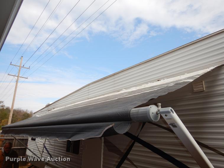 image for item J5632 2009 Luxury FW camper