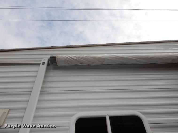 image for item J5632 2009 Luxury FW camper