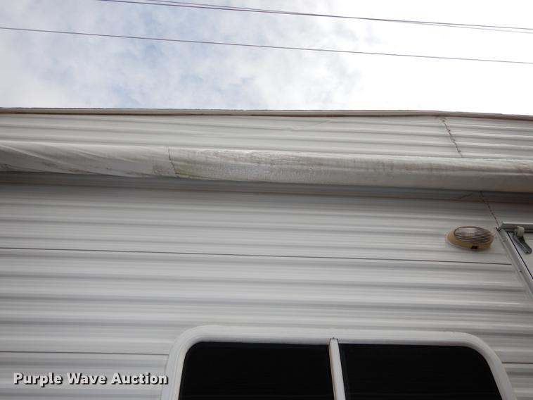 image for item J5632 2009 Luxury FW camper