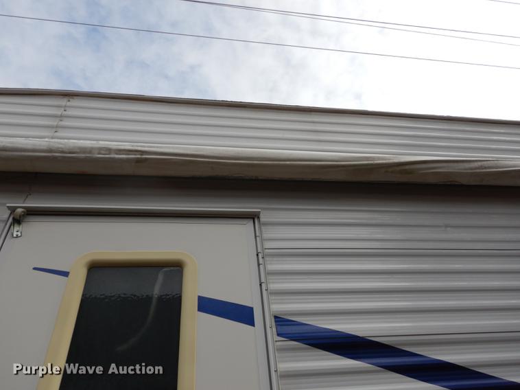 image for item J5632 2009 Luxury FW camper