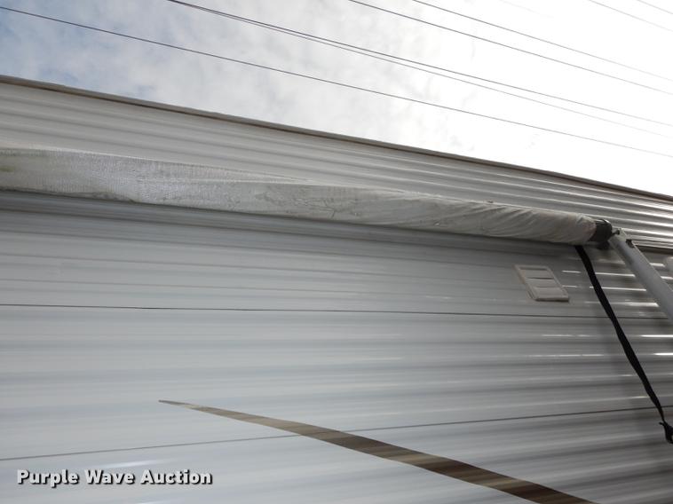 image for item J5632 2009 Luxury FW camper