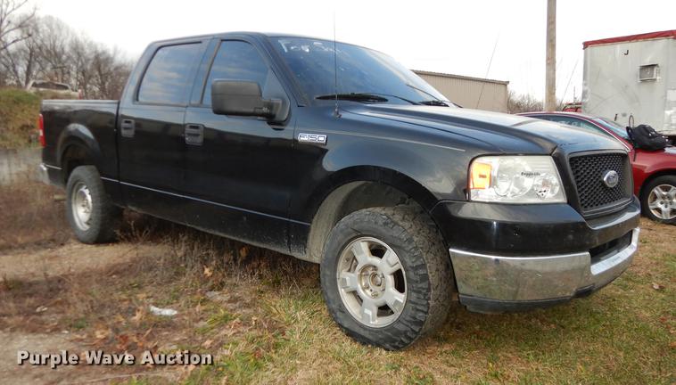 image for item K5786 2004 Ford F150 XLT Crew Cab pickup truck