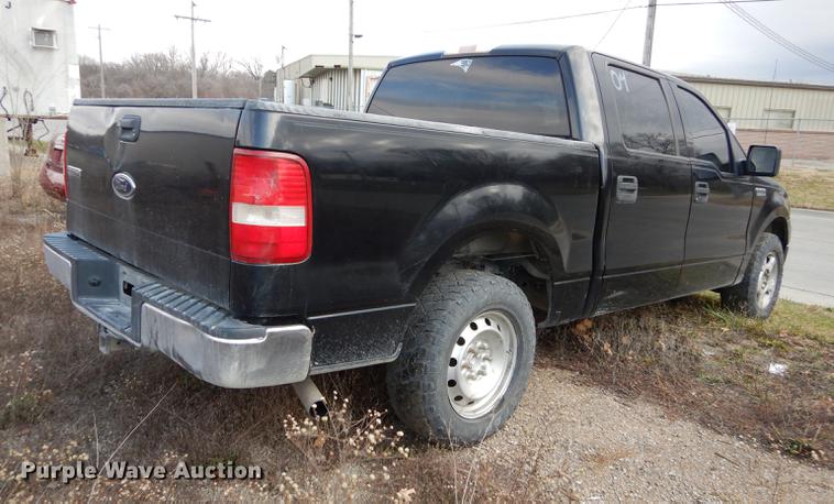 image for item K5786 2004 Ford F150 XLT Crew Cab pickup truck