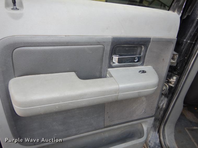 image for item K5786 2004 Ford F150 XLT Crew Cab pickup truck