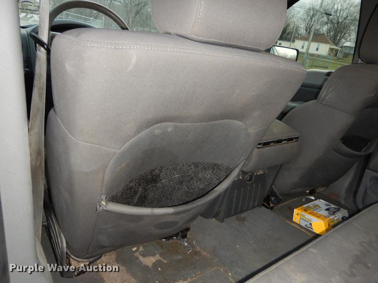 image for item K5786 2004 Ford F150 XLT Crew Cab pickup truck