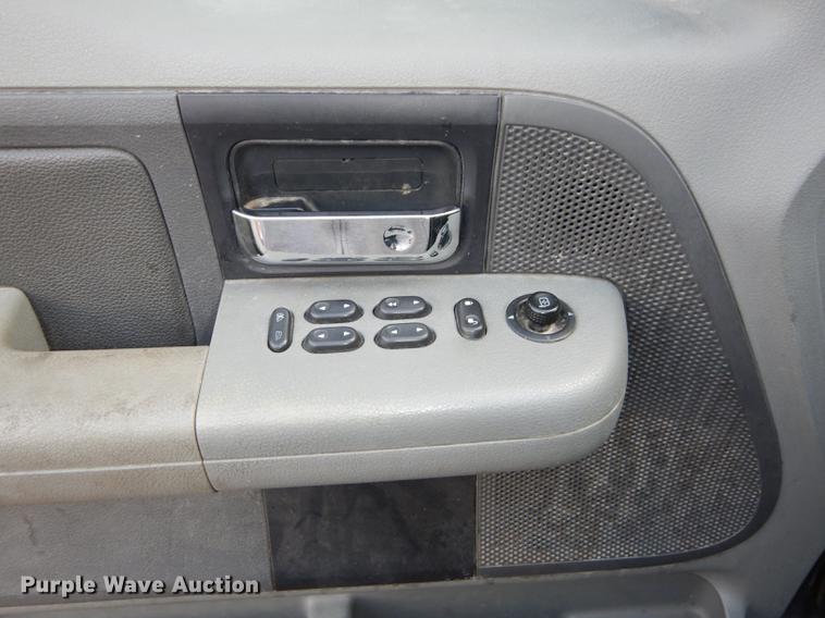 image for item K5786 2004 Ford F150 XLT Crew Cab pickup truck