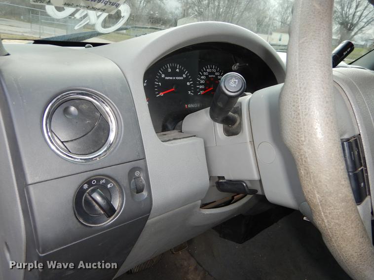 image for item K5786 2004 Ford F150 XLT Crew Cab pickup truck