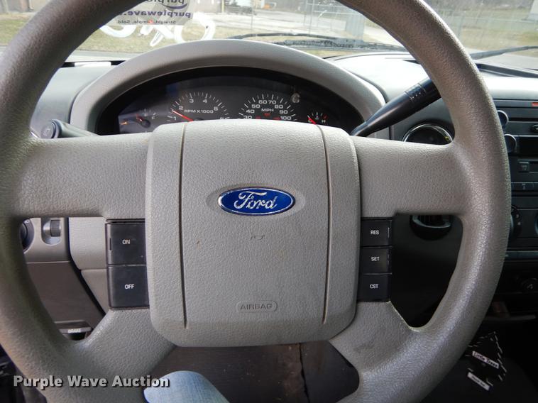 image for item K5786 2004 Ford F150 XLT Crew Cab pickup truck