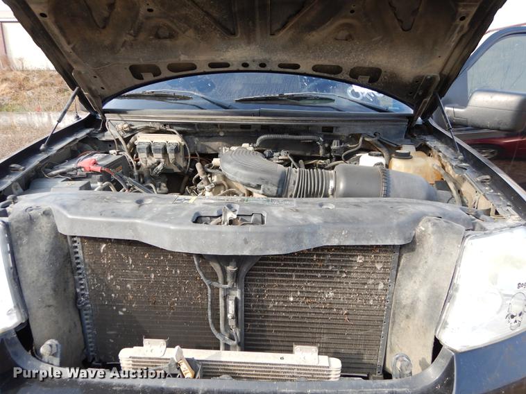 image for item K5786 2004 Ford F150 XLT Crew Cab pickup truck