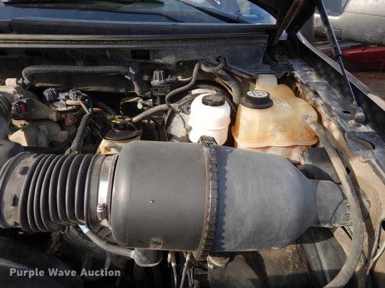 image for item K5786 2004 Ford F150 XLT Crew Cab pickup truck