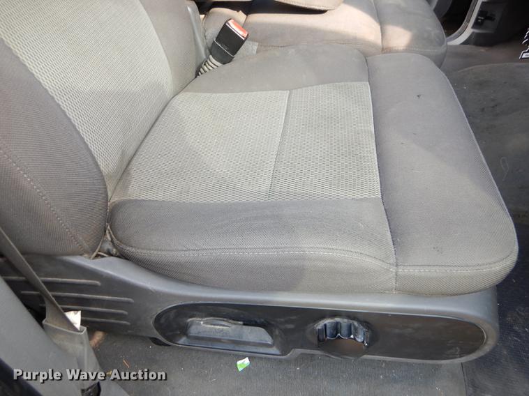 image for item K5786 2004 Ford F150 XLT Crew Cab pickup truck