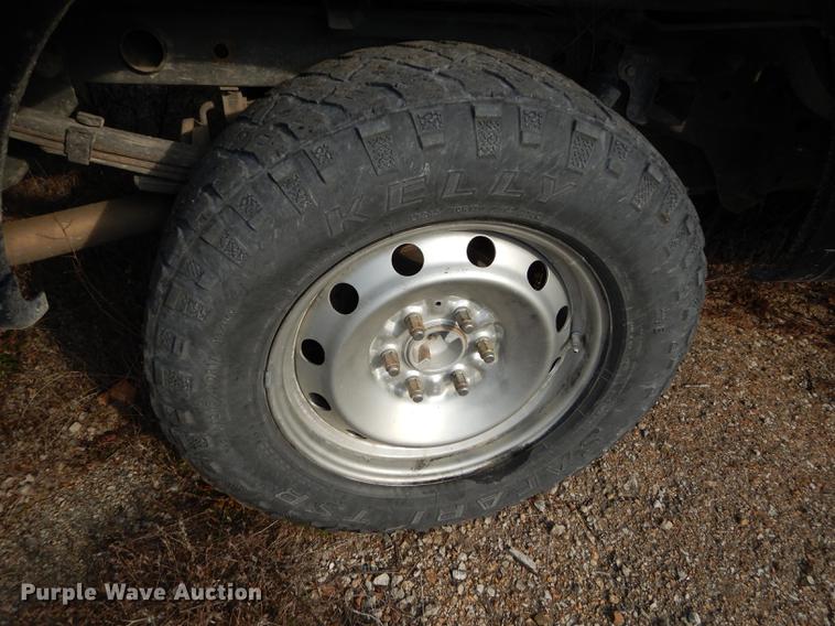 image for item K5786 2004 Ford F150 XLT Crew Cab pickup truck