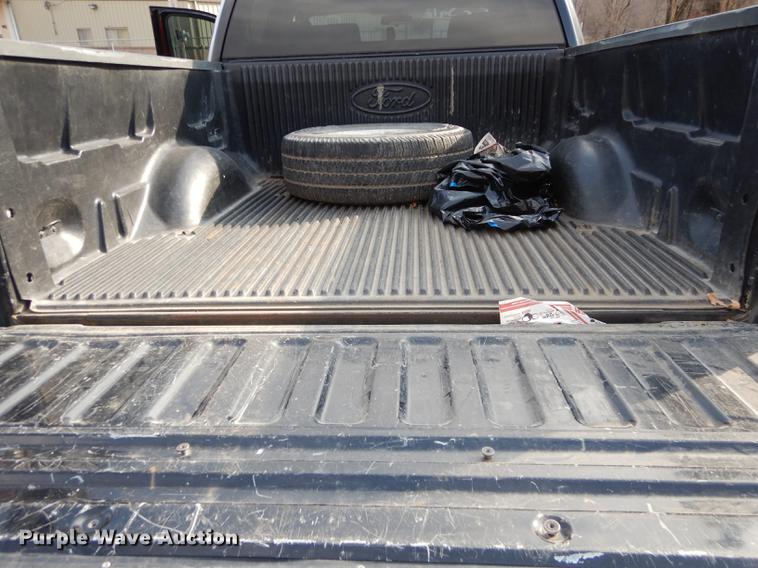 image for item K5786 2004 Ford F150 XLT Crew Cab pickup truck