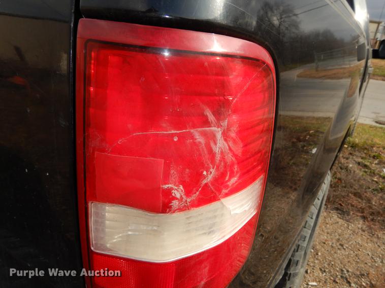 image for item K5786 2004 Ford F150 XLT Crew Cab pickup truck