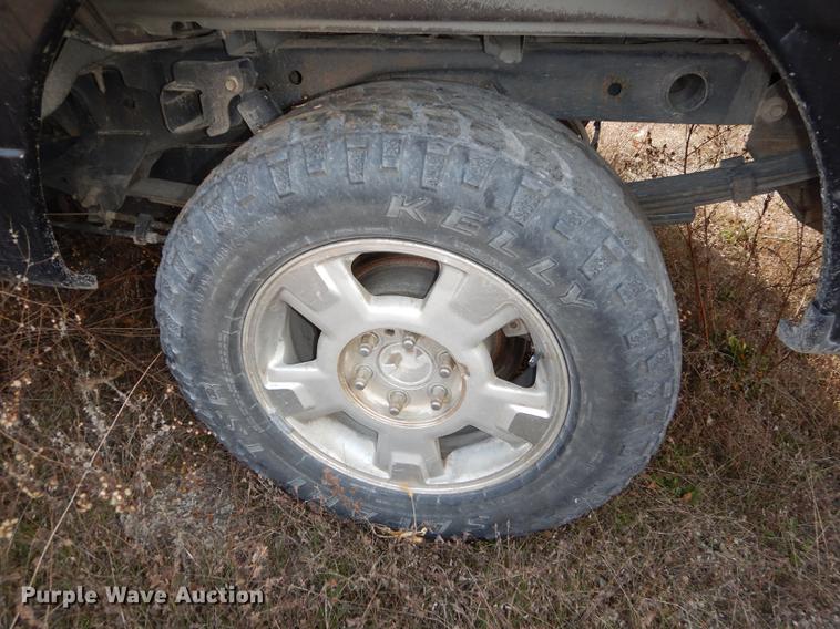 image for item K5786 2004 Ford F150 XLT Crew Cab pickup truck