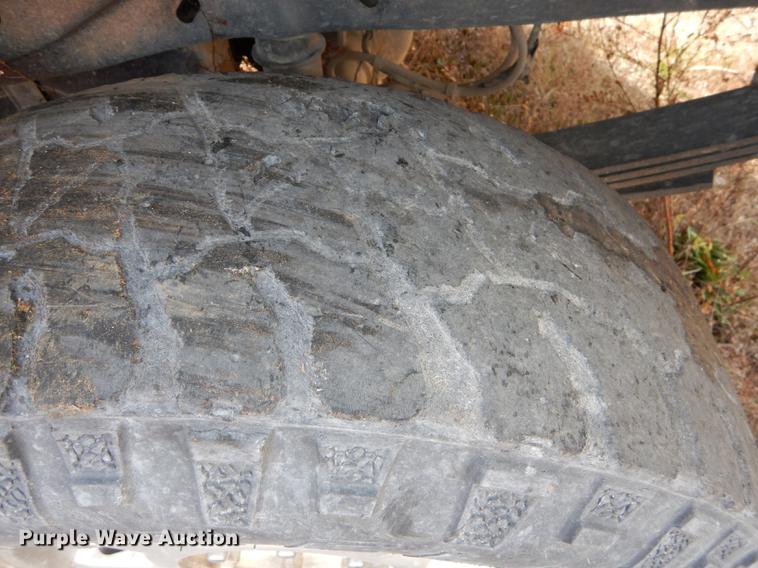 image for item K5786 2004 Ford F150 XLT Crew Cab pickup truck