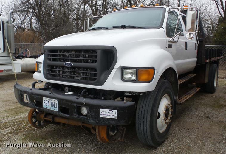 image for item K6291 2001 Ford F750 Crew Cab flatbed truck with DMF Rail Gear