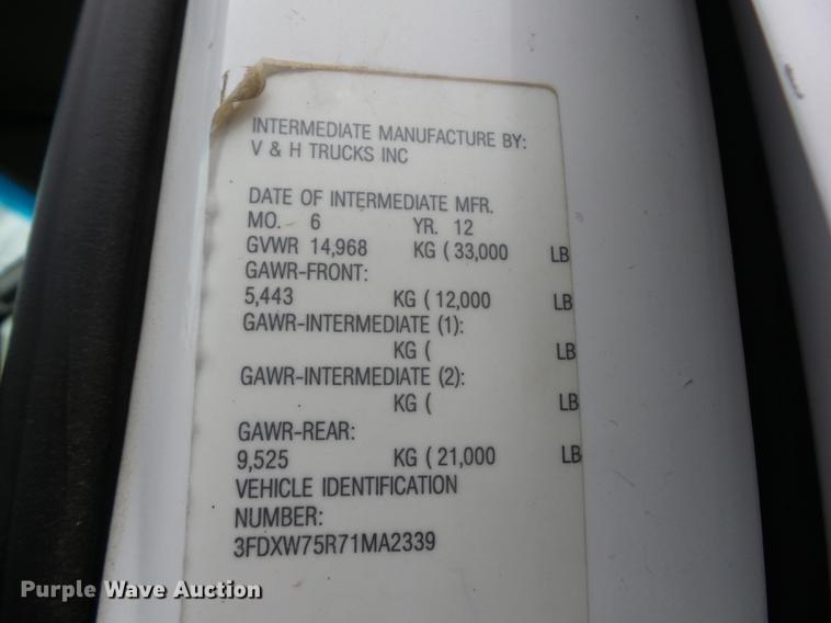 image for item K6291 2001 Ford F750 Crew Cab flatbed truck with DMF Rail Gear