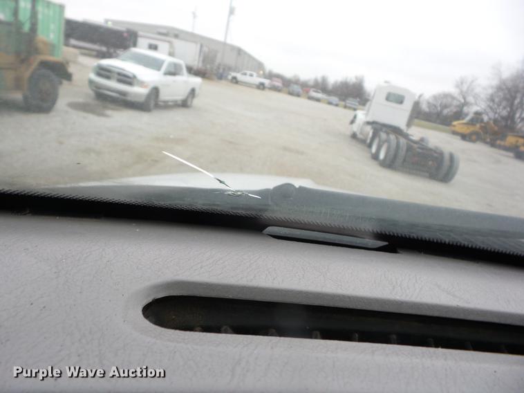 image for item K6291 2001 Ford F750 Crew Cab flatbed truck with DMF Rail Gear