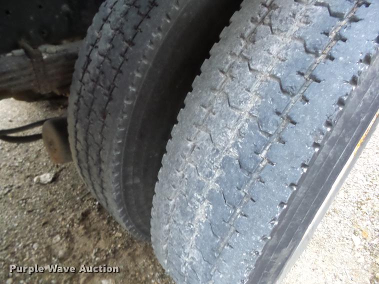 image for item K6291 2001 Ford F750 Crew Cab flatbed truck with DMF Rail Gear