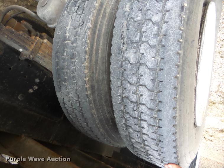 image for item K6291 2001 Ford F750 Crew Cab flatbed truck with DMF Rail Gear