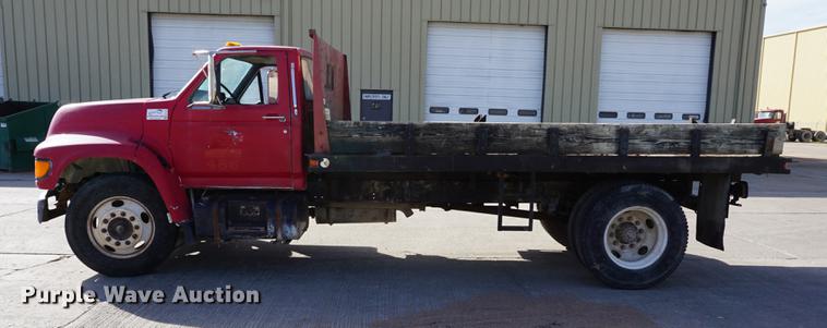 image for item DA1299 1999 Ford F800 flatbed truck