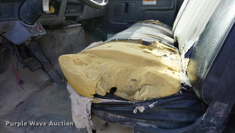 image for item DA1299 1999 Ford F800 flatbed truck