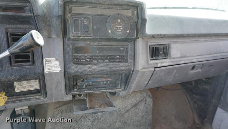 image for item DA1299 1999 Ford F800 flatbed truck