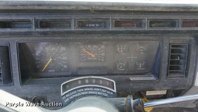 image for item DA1299 1999 Ford F800 flatbed truck