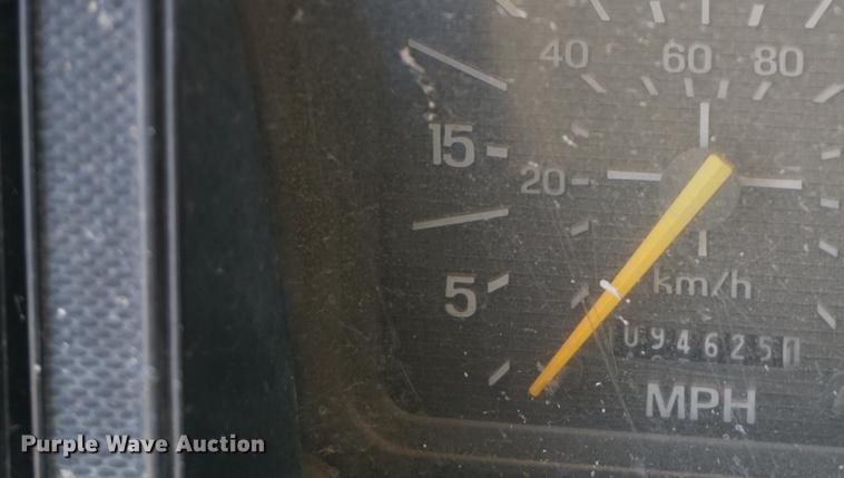 image for item DA1299 1999 Ford F800 flatbed truck