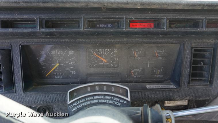 image for item DA1299 1999 Ford F800 flatbed truck