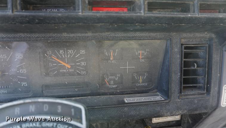 image for item DA1299 1999 Ford F800 flatbed truck