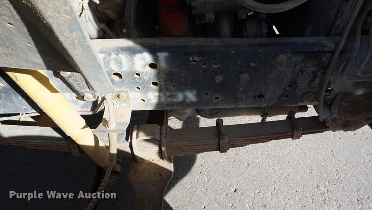 image for item DA1299 1999 Ford F800 flatbed truck