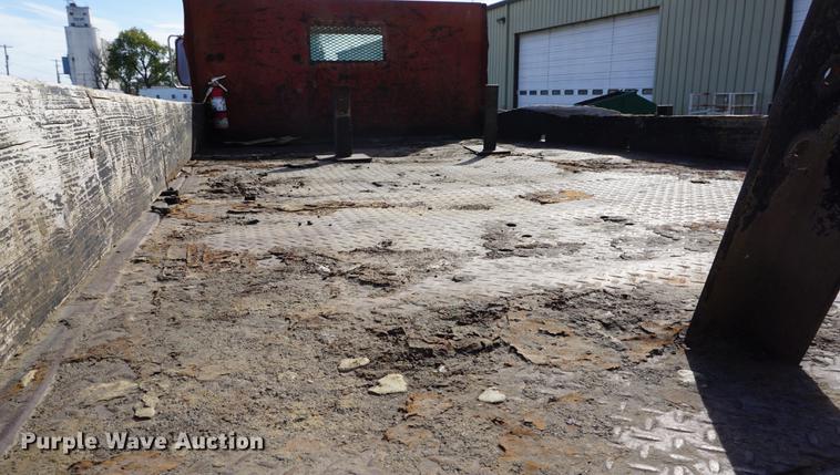 image for item DA1299 1999 Ford F800 flatbed truck