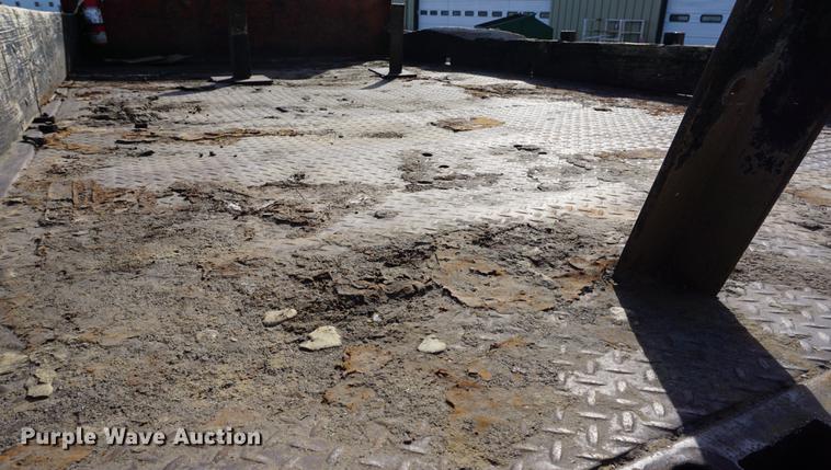 image for item DA1299 1999 Ford F800 flatbed truck