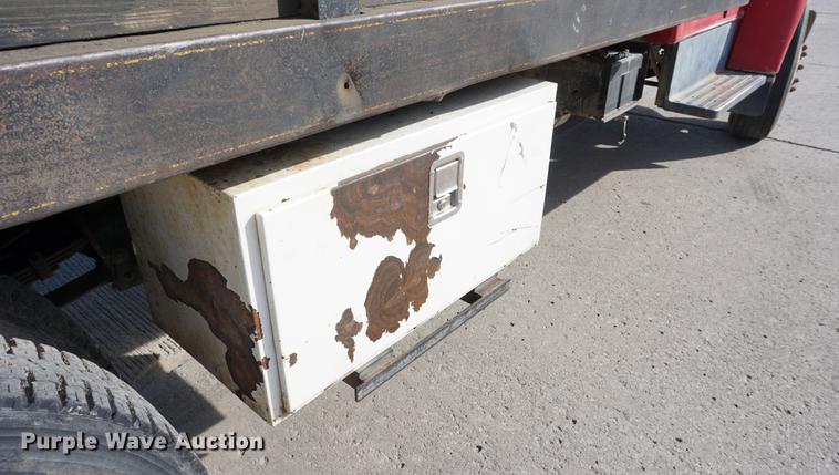 image for item DA1299 1999 Ford F800 flatbed truck