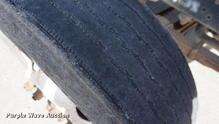 image for item DA1299 1999 Ford F800 flatbed truck