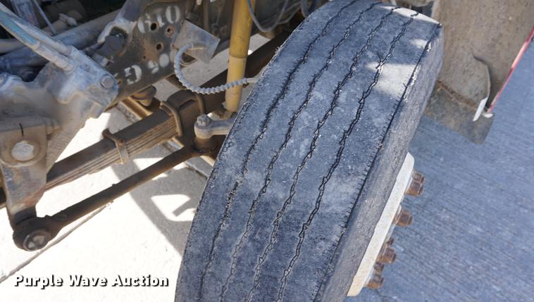 image for item DA1299 1999 Ford F800 flatbed truck