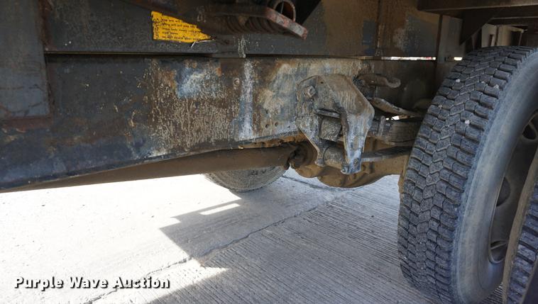 image for item DA1299 1999 Ford F800 flatbed truck