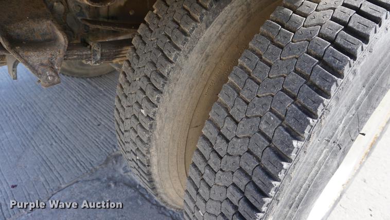 image for item DA1299 1999 Ford F800 flatbed truck