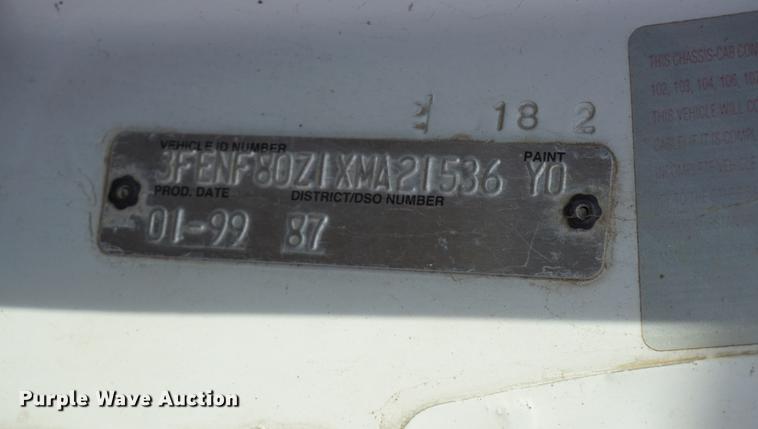 image for item DA1299 1999 Ford F800 flatbed truck