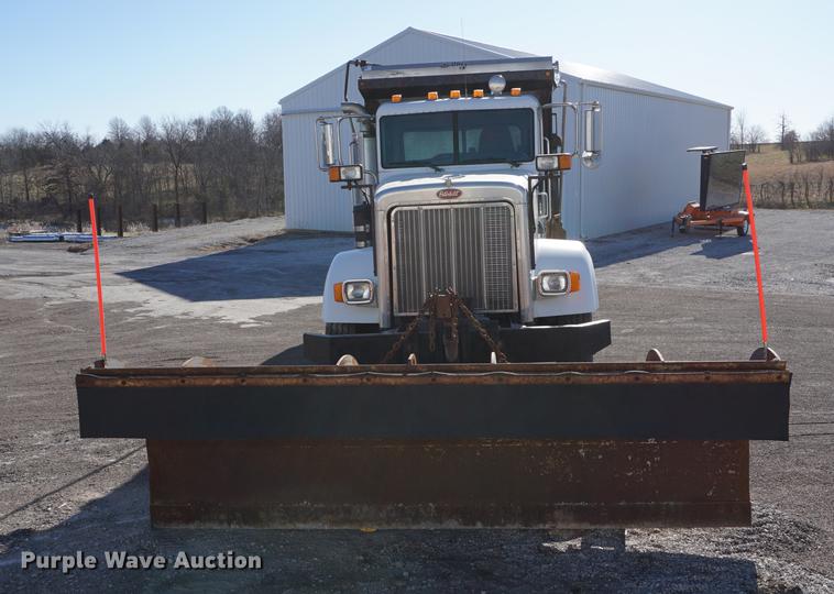 image for item DA1496 2005 Peterbilt 357 dump truck