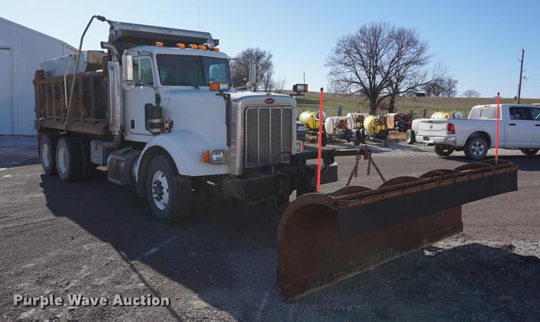 image for item DA1496 2005 Peterbilt 357 dump truck