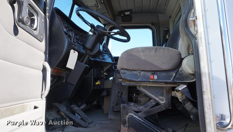 image for item DA1496 2005 Peterbilt 357 dump truck