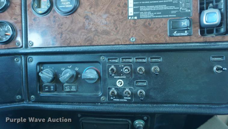 image for item DA1496 2005 Peterbilt 357 dump truck