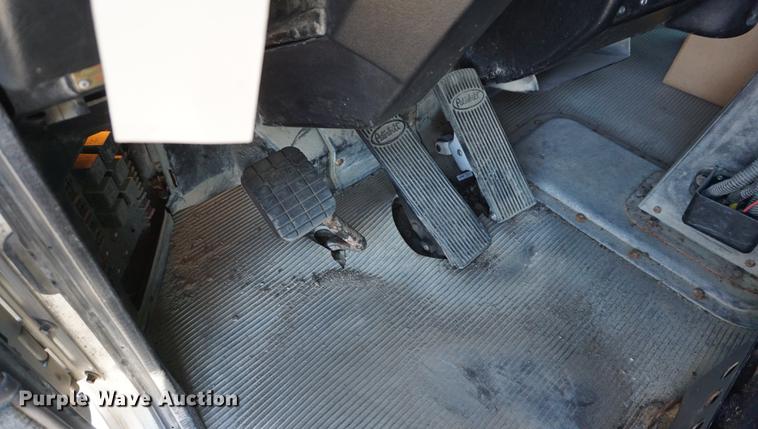 image for item DA1496 2005 Peterbilt 357 dump truck