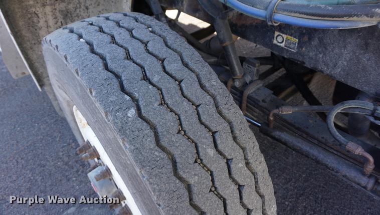 image for item DA1496 2005 Peterbilt 357 dump truck