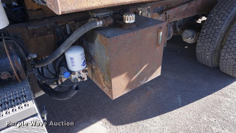 image for item DA1496 2005 Peterbilt 357 dump truck